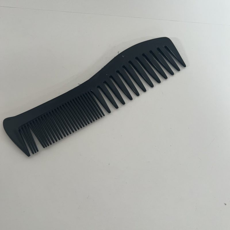 Peine BALLENA color negro 19 x 5 cm.