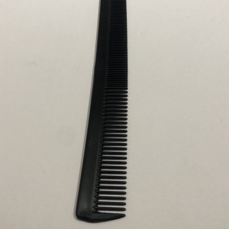 Peine peluquero negro 17.5 X 2.5 a 2 cm