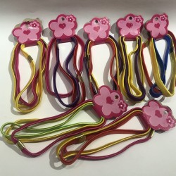 Liga para cabello satinada con grapa, Carton con 3pz, colores surtidos